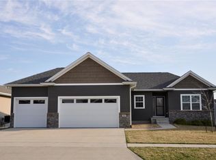 165 W Williams Dr, Marion, IA 52302