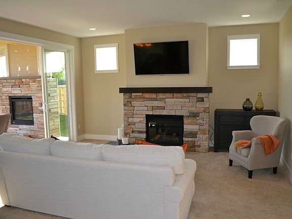 4th image of 406 Sigrest Dr E