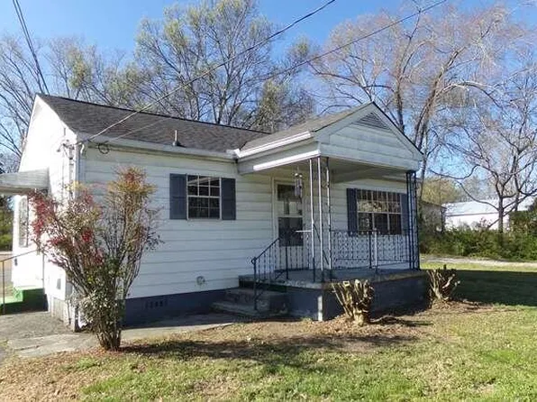 1182 Lakeview Dr, Rossville, GA 30741