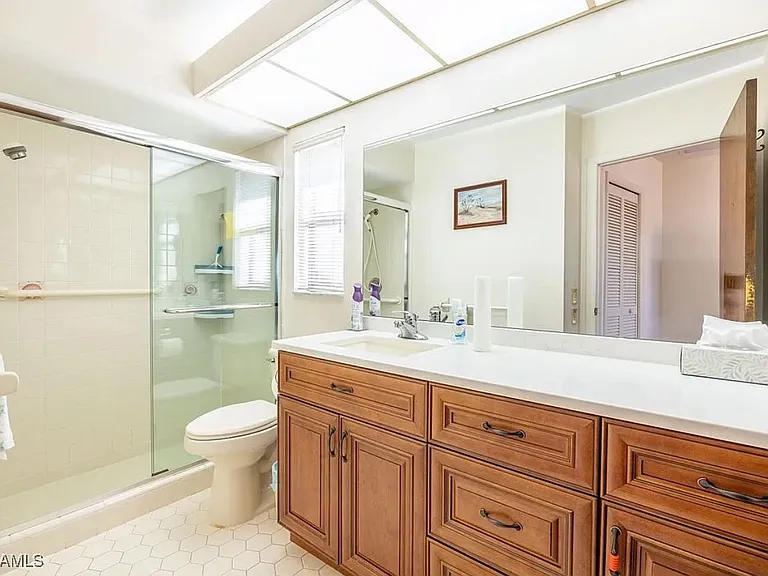 613 SW 49th Ln — Photo 9