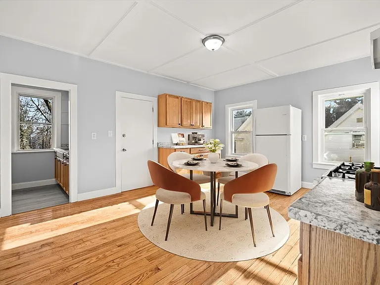 58 Calmar St #2 — Photo 7