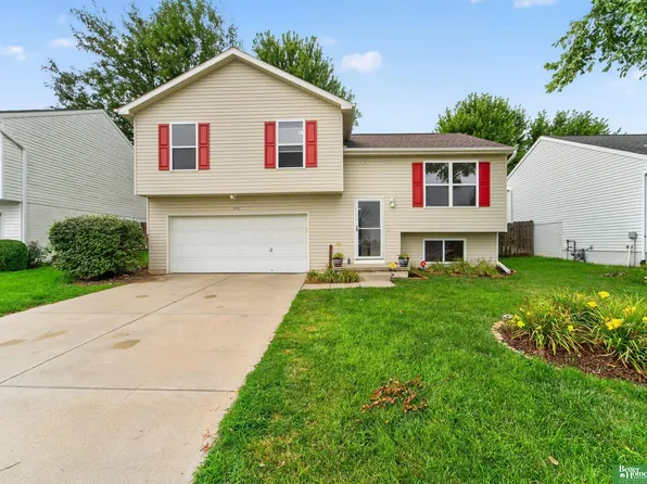 8012 S 161st Ter, Omaha, NE 68136