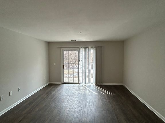 4th image of 138 Hollow Tree Ridge Rd #1702