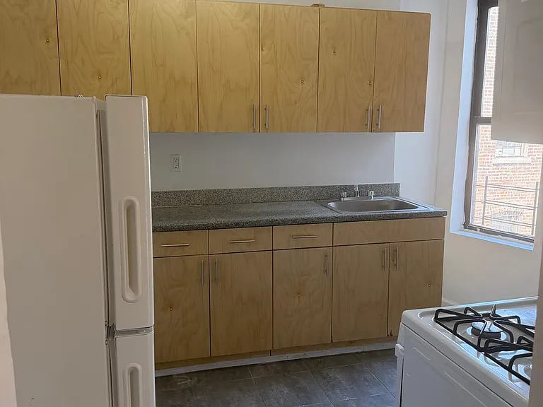 566 W 190th St #5C — Photo 1