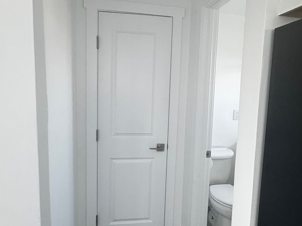 1st image of 1749 Victorian Ave #B