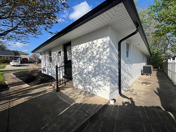 5th image of 101 Rose Ct
