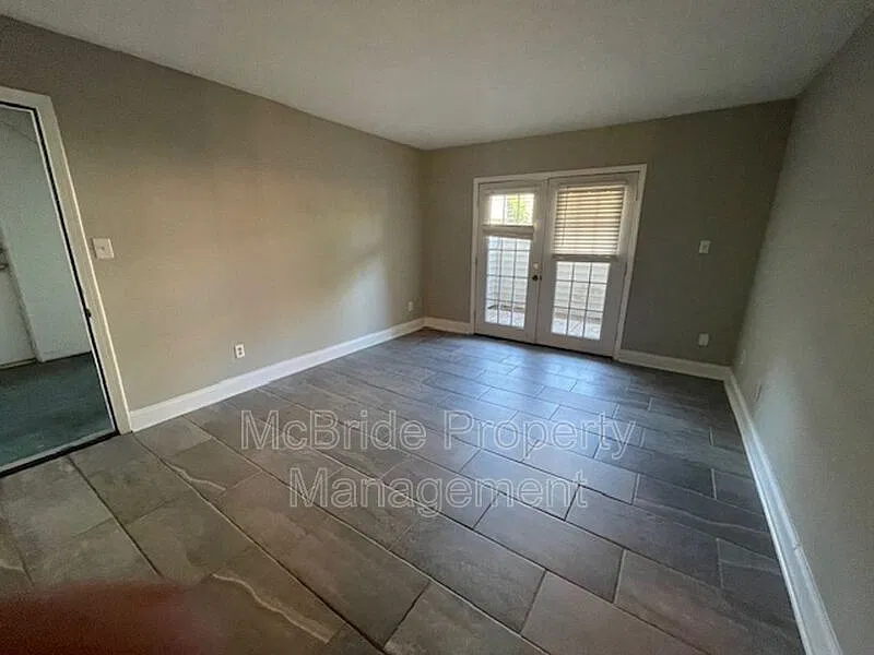 2 bed, 1.0 bath, 920 sqft, $1,175 — Photo 2
