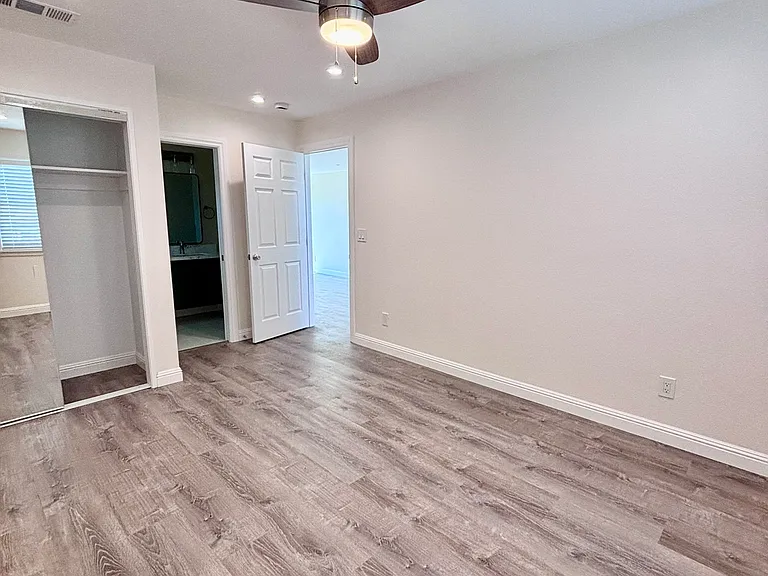 1431 Wabash St — Photo 17