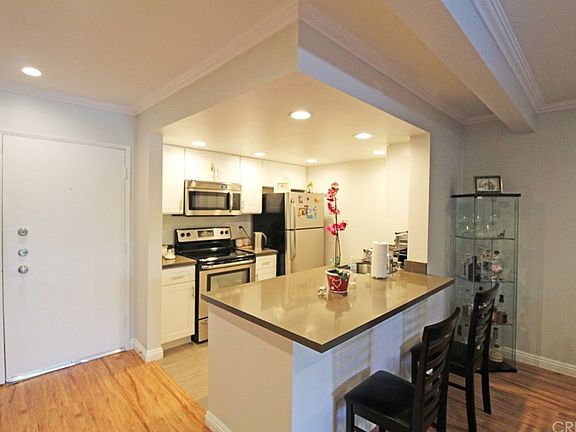 5th image of 5460 White Oak Ave Unit A126