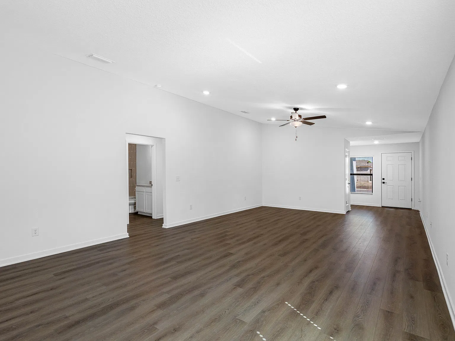 3 bed, 1707 sqft, $2,145 — Photo 3