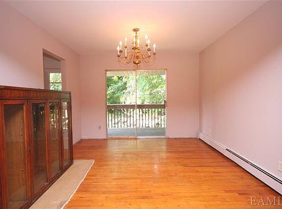 5th image of 38 Leeside Dr