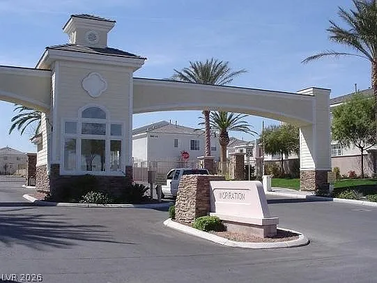 3 bed, 2.5 bath, 1623 sqft, $2,050 — Photo 4