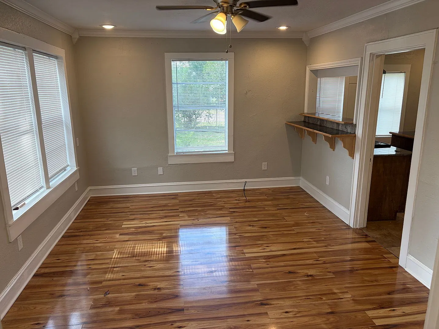 Charming 2 Bedroom House — Photo 4