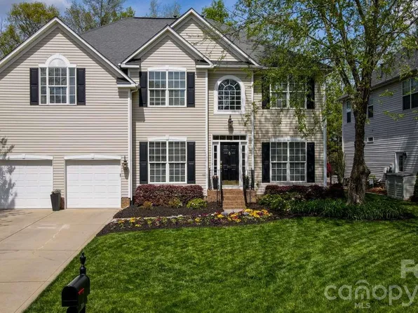 913 Grayscroft Dr, Waxhaw, NC 28173