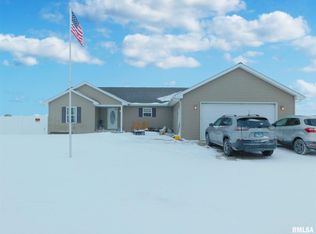 21404 W Farmington Rd, Elmwood, IL 61529