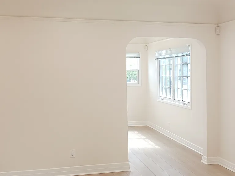 6721 Tyrone Ave — Photo 3