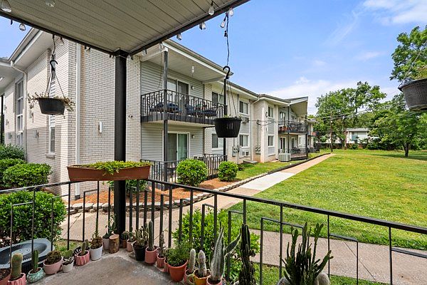 1st image of 613 Hillsboro Rd APT B17
