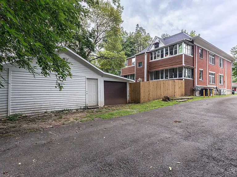 145 N Keats Ave — Photo 30