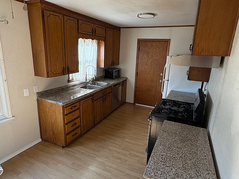 524 S 75th East Ave — Photo 3