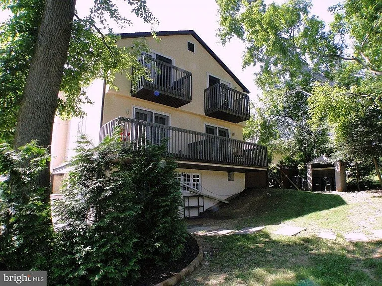 115 Morton Ave #2 — Photo 4