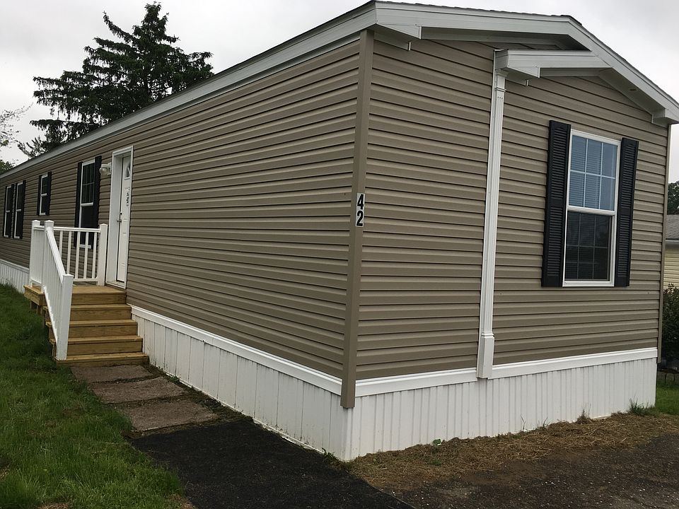 1st image of 42 Ashford Ln