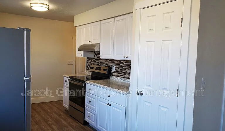 315 James Ave — Photo 5
