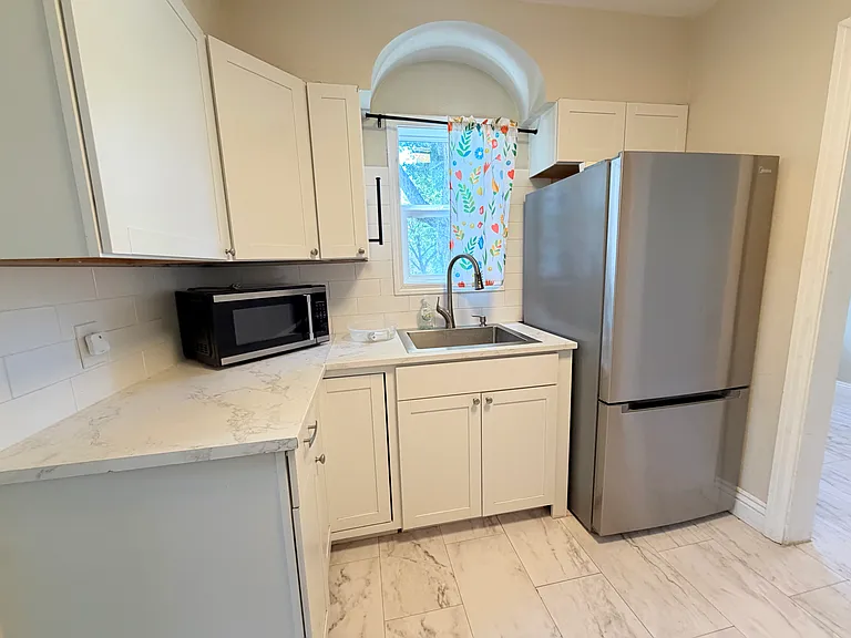 484 G St — Photo 9