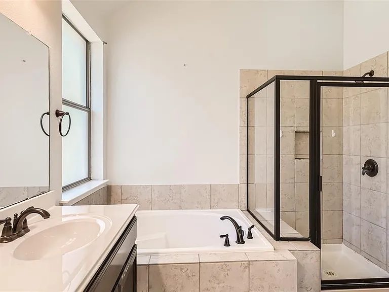 290 Maeves Way — Photo 9
