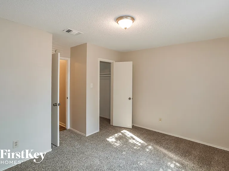 624 S Waxahachie St — Photo 12