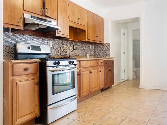 3rd image of 6407 Bergenwood Ave