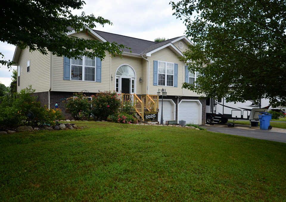 1st image of 125 Royal Oaks Dr