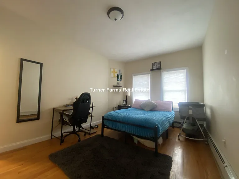 58 Medford St #1R — Photo 4