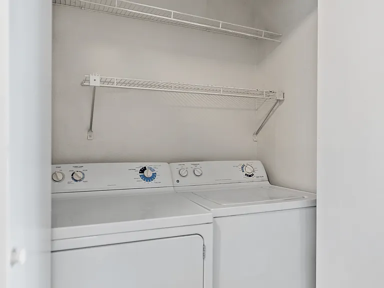 2 Bed 1 Bath - End Unit - 793 Sq Ft 2 Bed 1 Bath - End Unit - 793 Sq Ft