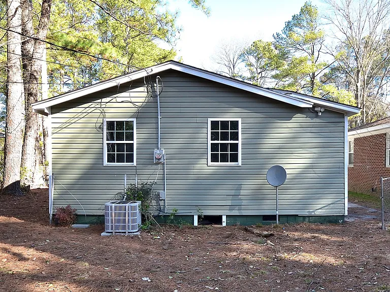 1577 Charter Dr — Photo 2