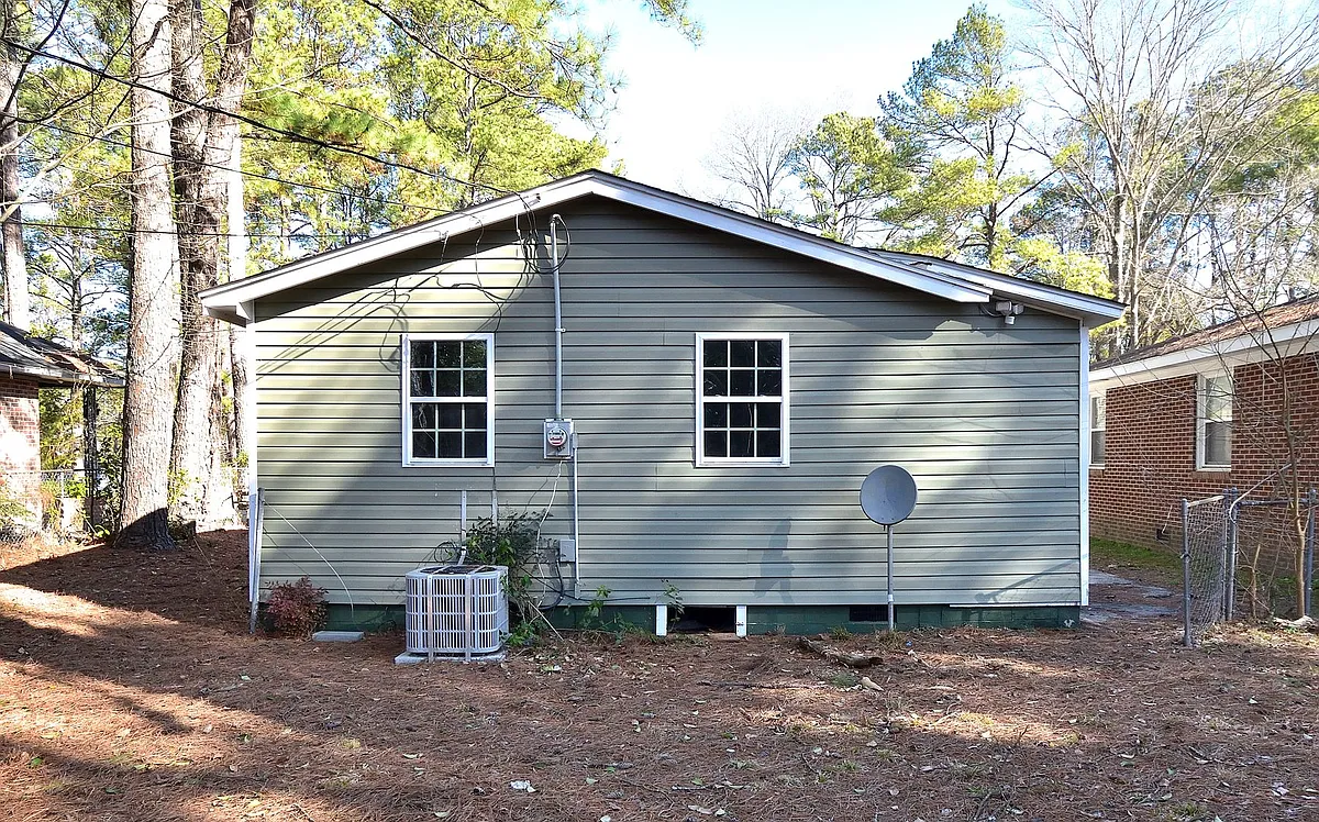 Building Photo - 1577 Charter Dr