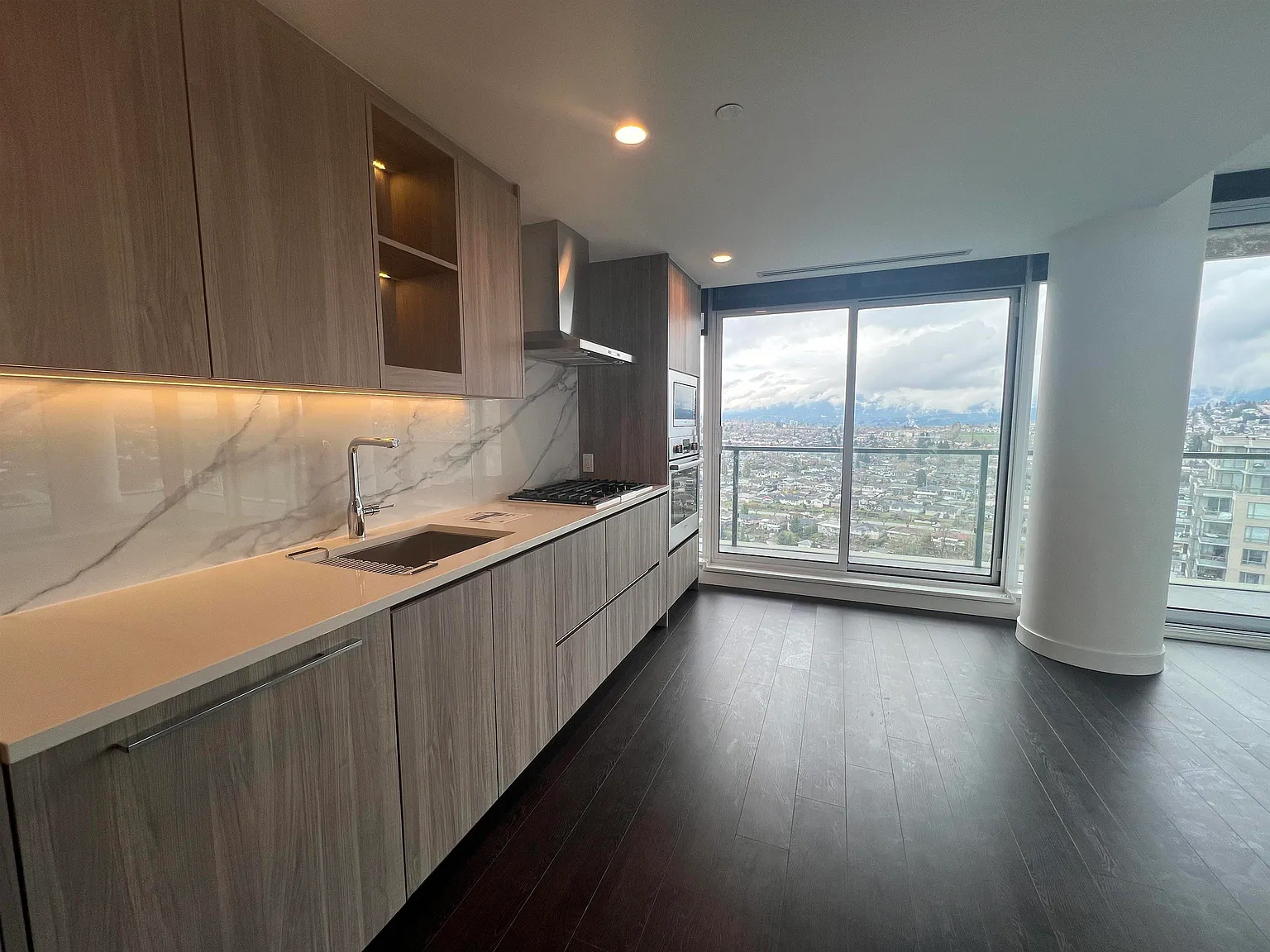 2 bed, 906 sqft, $3,500 — Photo 4