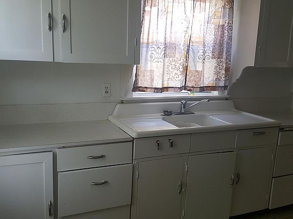 2nd image of 2831 Ashland Ave