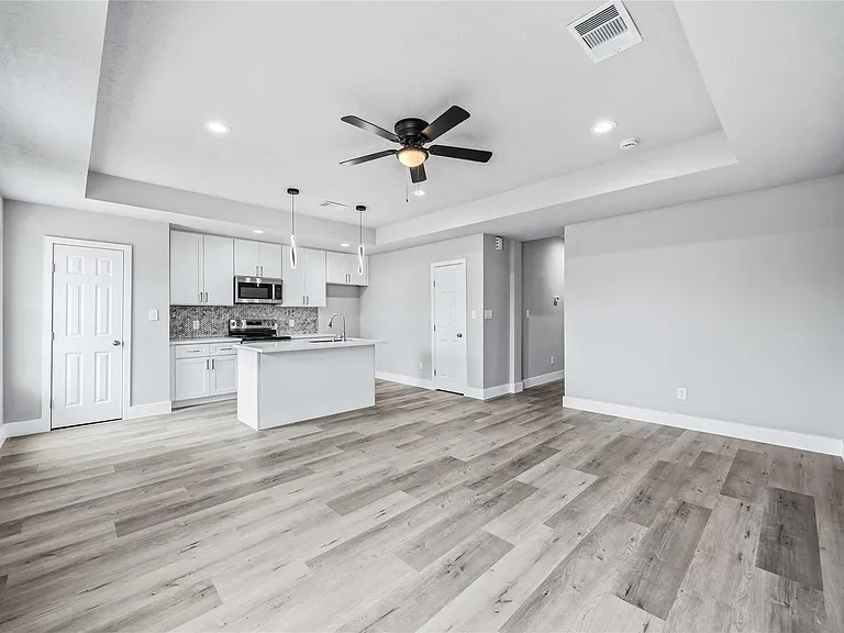 8512 Farqueson St — Photo 4