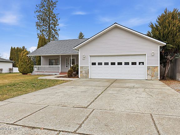 2nd image of 561 E Sand Wedge Dr