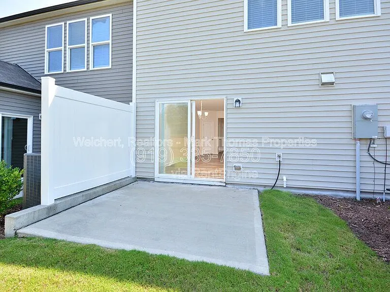 409 Vassar Dr — Photo 13