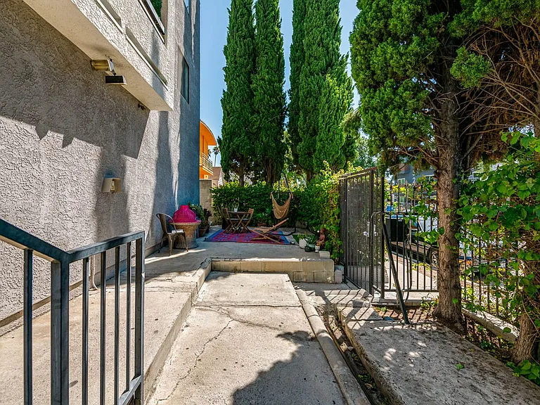 5533 Barton Ave — Photo 24