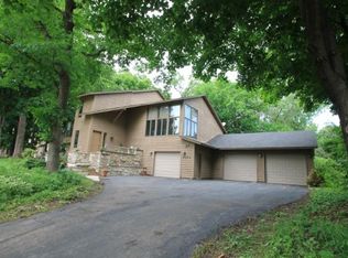 3090 Red Oak Cir, Chaska, MN 55318