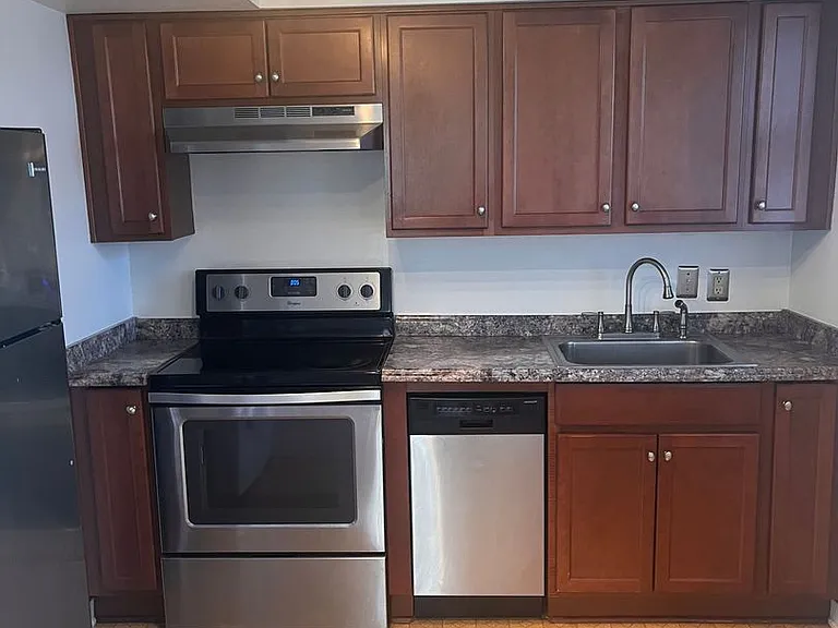 1900 Smallwood Dr — Photo 5