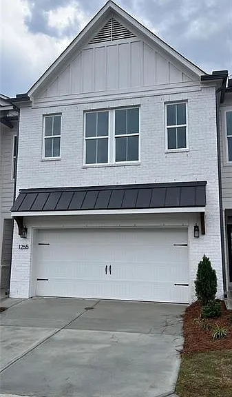 1255 Winterhaven Dr — Photo 1