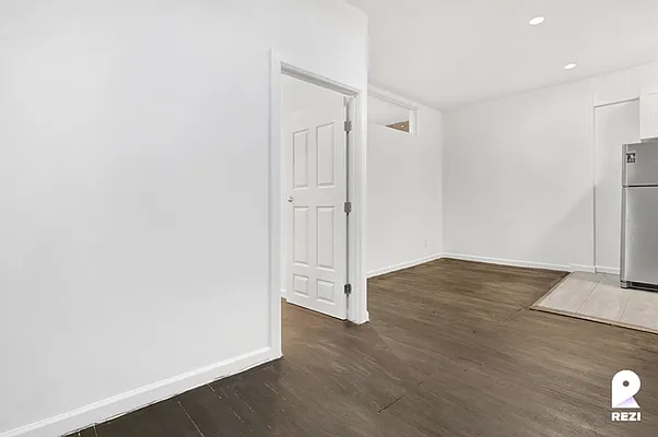 Rented by REZI | media 20