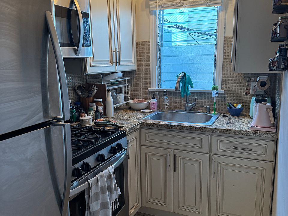 1st image of 7723 1/2 Lexington Ave #2
