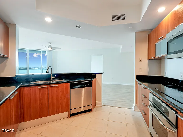 241 Riverside Dr #1006 — Photo 9
