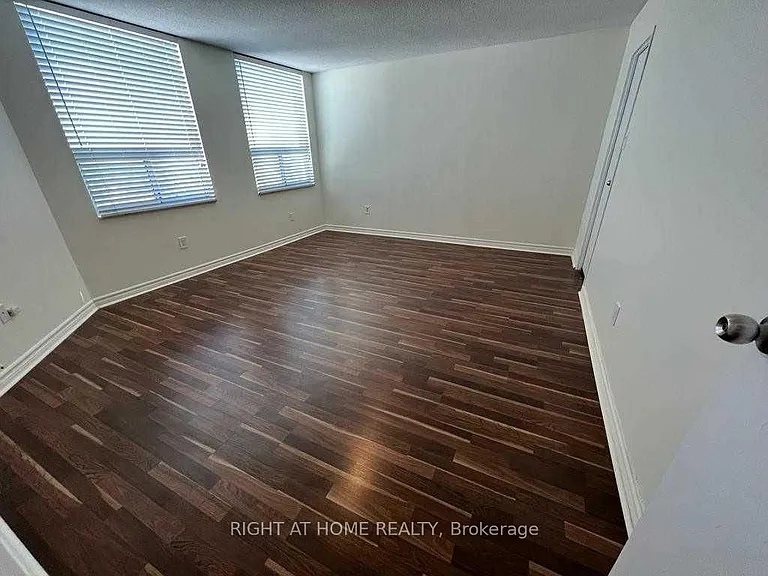 3650 Kaneff Cres #3202 — Photo 15