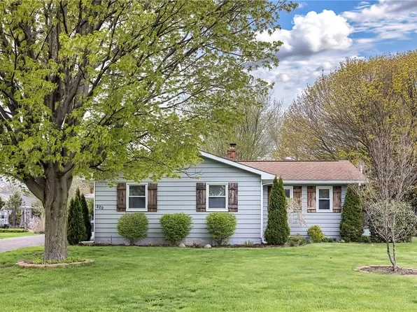 829 Mechanic St, Girard, PA 16417