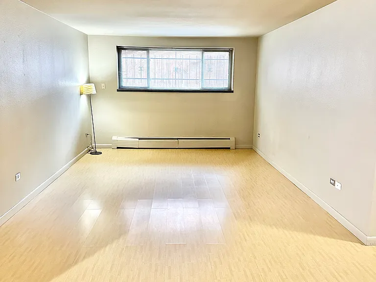 1302 N Columbine St #104 — Photo 5